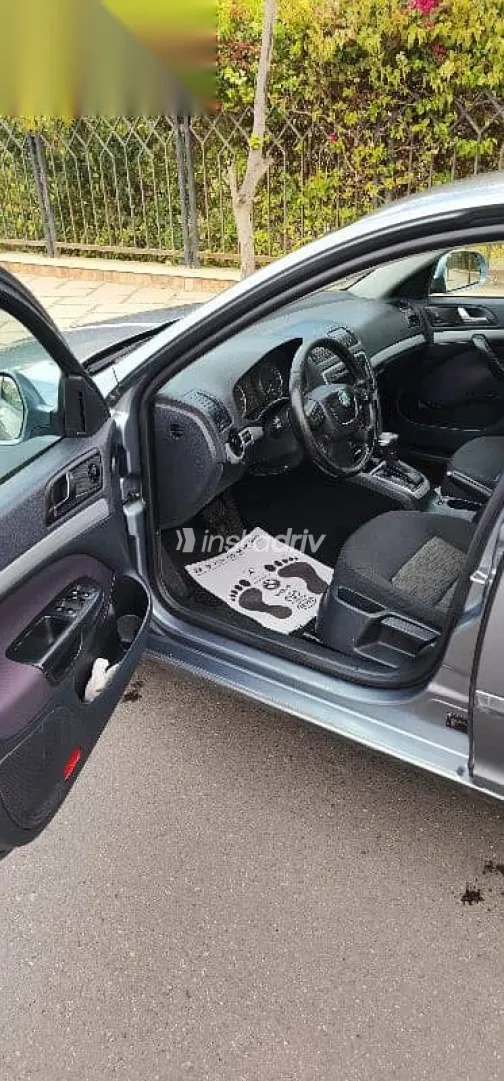 سكودا فانتازيا 2013 فضي مستعملة للبيع - 7