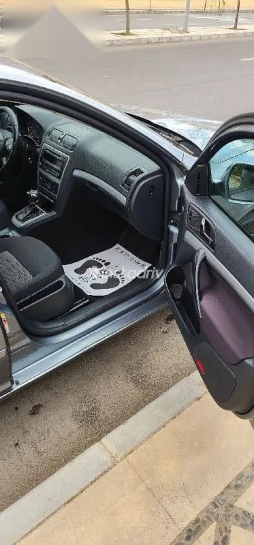 سكودا فانتازيا 2013 فضي مستعملة للبيع - 8