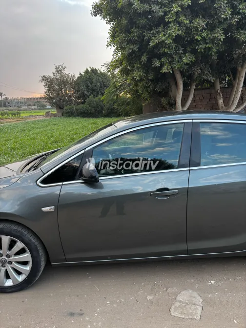 اوبل أسترا 2017 أبيض مستعملة للبيع - 3