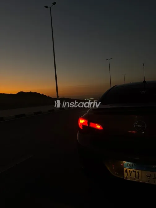 اوبل أسترا 2017 أبيض مستعملة للبيع - 7