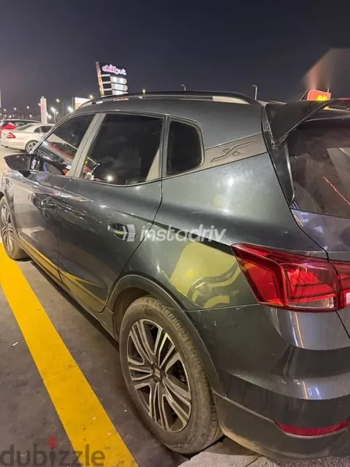 سيات ارونا 2022 رمادي مستعملة للبيع - 7