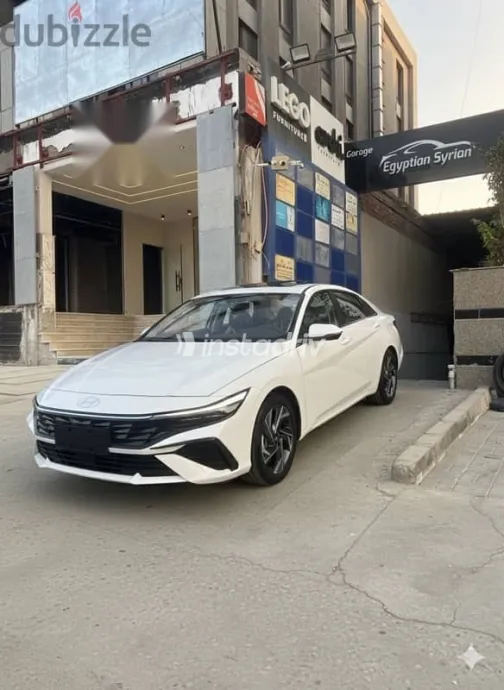 هيونداي إلنترا 2025 أبيض جديدة للبيع - 2