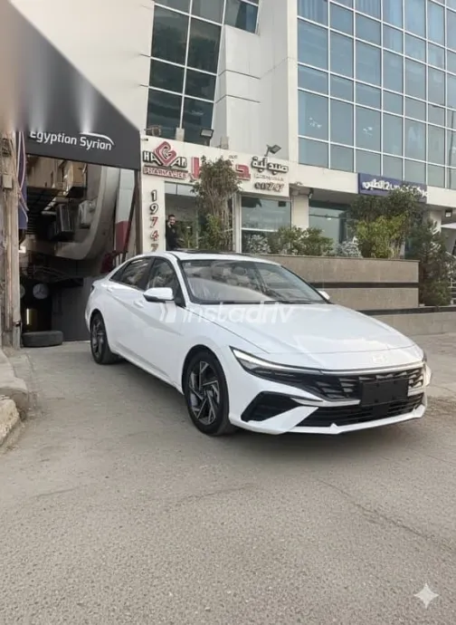 هيونداي إلنترا 2025 أبيض جديدة للبيع - 3