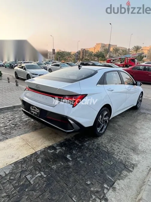 هيونداي إلنترا 2025 أبيض جديدة للبيع - 5