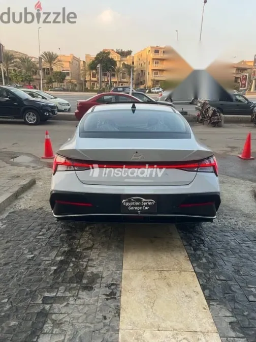 هيونداي إلنترا 2025 أبيض جديدة للبيع - 6