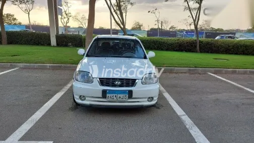 هيونداي فيرنا 2015 أبيض مستعملة للبيع - 1