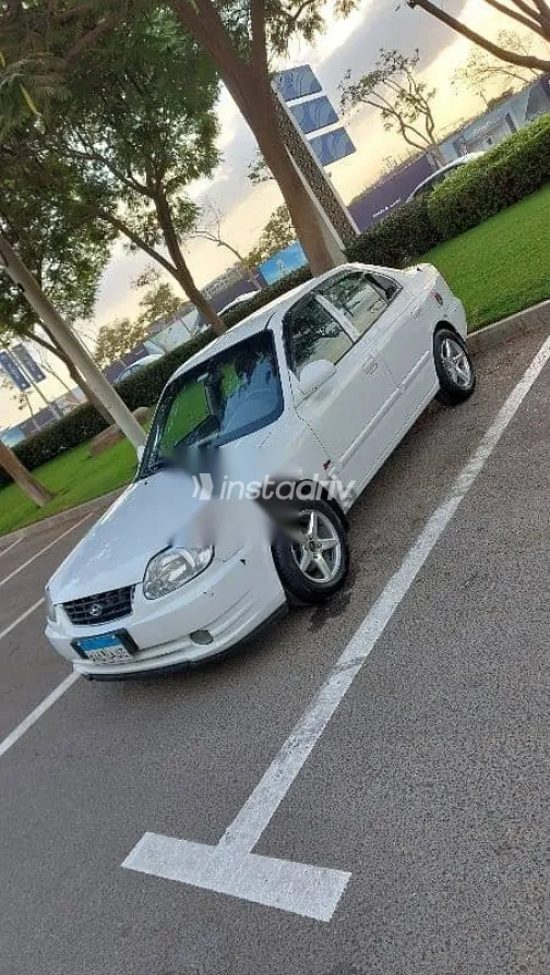 هيونداي فيرنا 2015 أبيض مستعملة للبيع - 2