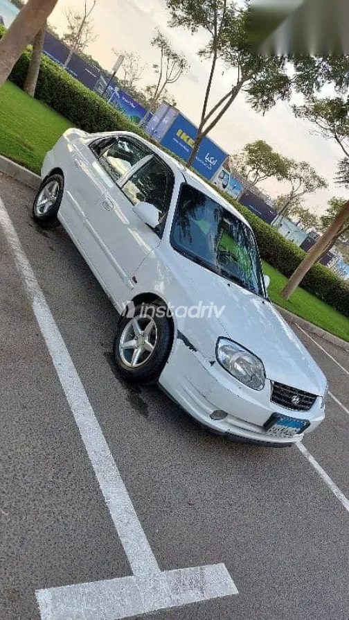 هيونداي فيرنا 2015 أبيض مستعملة للبيع - 3