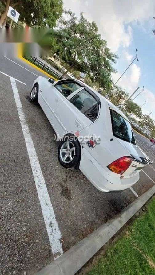 هيونداي فيرنا 2015 أبيض مستعملة للبيع - 5