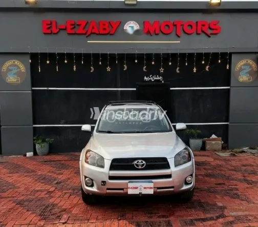 تويوتا راف فور 2010 فضي مستعملة للبيع - 1