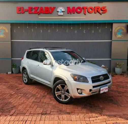 تويوتا راف فور 2010 فضي مستعملة للبيع - 2