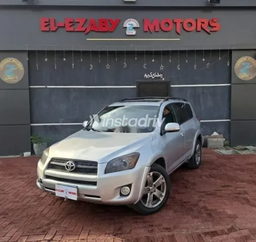تويوتا راف فور 2010 فضي مستعملة للبيع - 4