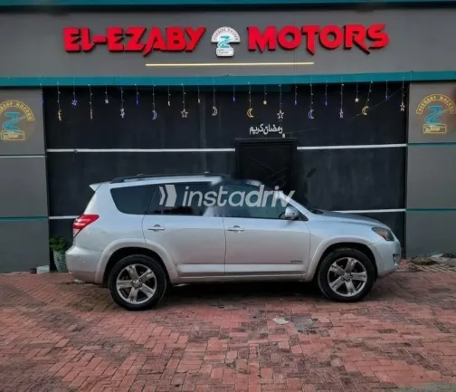 تويوتا راف فور 2010 فضي مستعملة للبيع - 5