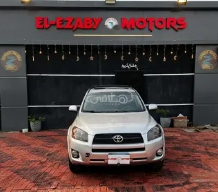 تويوتا راف فور 2010 فضي مستعملة للبيع