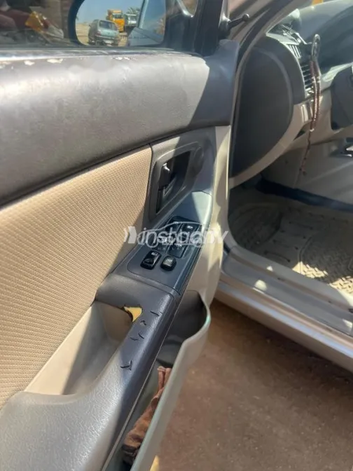 كيا سيراتو 2006 ذهبي مستعملة للبيع - 2