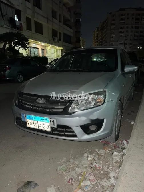 لادا جرانتا 2015 فضي مستعملة للبيع - 1