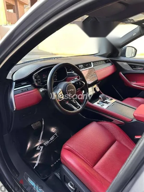 Jaguar F-Pace 2022 Gray Used for Sale - 4