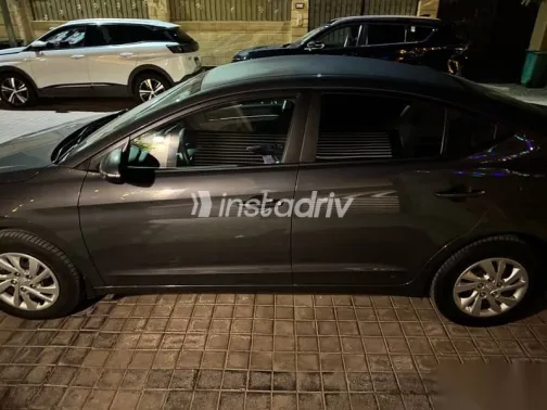 هيونداي إلنترا 2026 رمادي مستعملة للبيع - 1