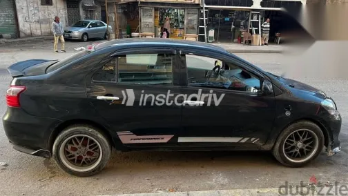 تويوتا ياريس 2009 أسود مستعملة للبيع - 2