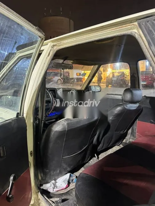 مازدا 323 1981 أبيض مستعملة للبيع - 4