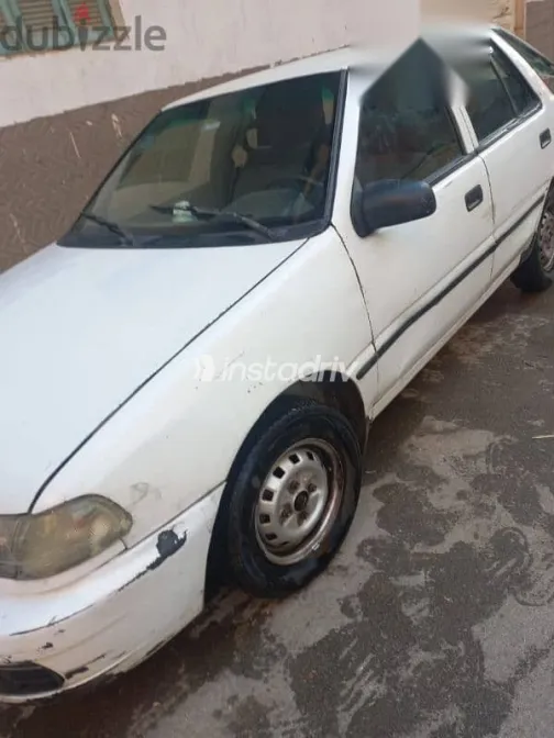 هيونداي اكسيل 1996 أبيض مستعملة للبيع - 2