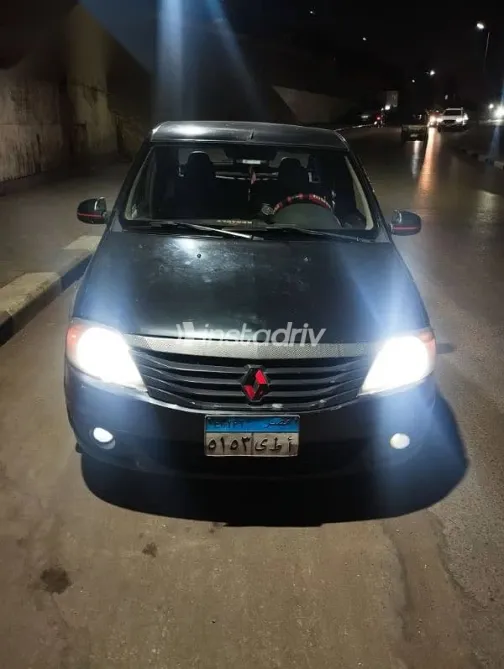 رينو لوجان 2010 أزرق غامق مستعملة للبيع - 1