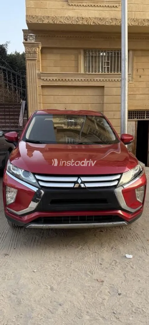 ميتسوبيشي اكليبس كروس 2018 أحمر مستعملة للبيع - 1