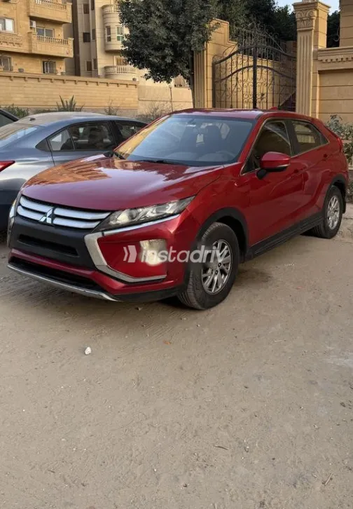 ميتسوبيشي اكليبس كروس 2018 أحمر مستعملة للبيع - 2