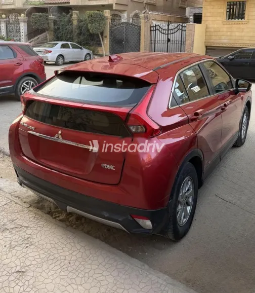 ميتسوبيشي اكليبس كروس 2018 أحمر مستعملة للبيع - 4