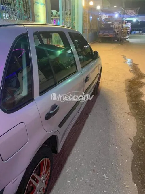 فولكس فاغن بوينتر 2005 فضي مستعملة للبيع - 5