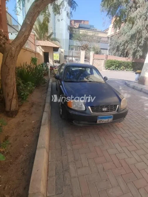 هيونداي فيرنا 2008 أزرق غامق مستعملة للبيع - 4