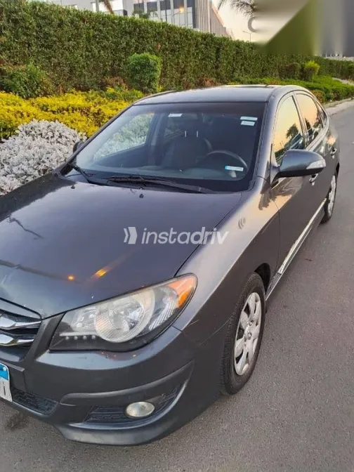 هيونداي إلنترا 2018 رمادي مستعملة للبيع - 1