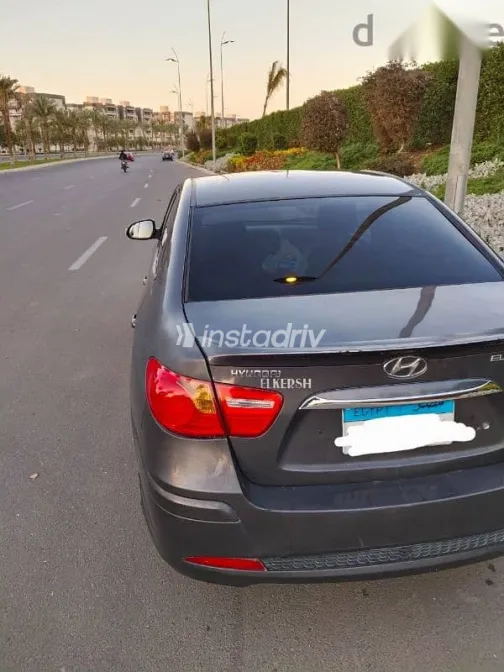 هيونداي إلنترا 2018 رمادي مستعملة للبيع - 2