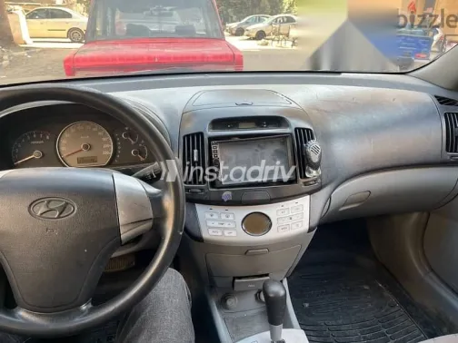 هيونداي إلنترا 2007 فضي مستعملة للبيع - 2