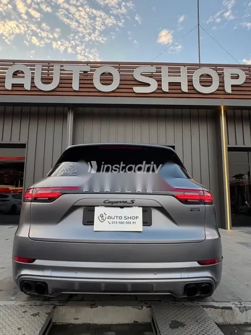 Porsche Cayenne 2020 Gray Used for Sale - 4