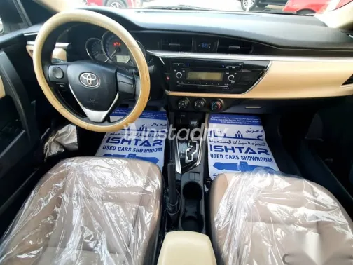 تويوتا كورولا 2015 أبيض مستعملة للبيع - 1