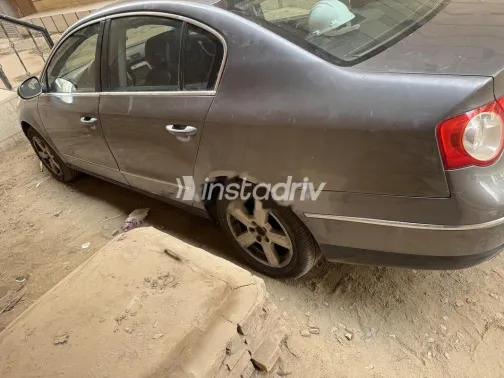 فولكس فاغن باسات 2006 رمادي مستعملة للبيع - 4