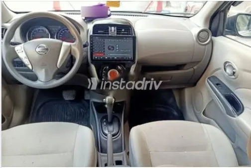 نيسان صنى 2015 برونزي مستعملة للبيع - 2