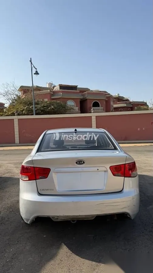 كيا سيراتو 2010 رمادي مستعملة للبيع - 2