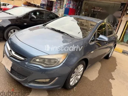 اوبل أسترا 2013 أزرق غامق مستعملة للبيع - 2