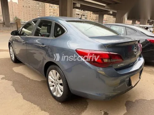 اوبل أسترا 2013 أزرق غامق مستعملة للبيع - 3