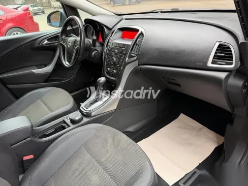 اوبل أسترا 2013 أزرق غامق مستعملة للبيع - 5