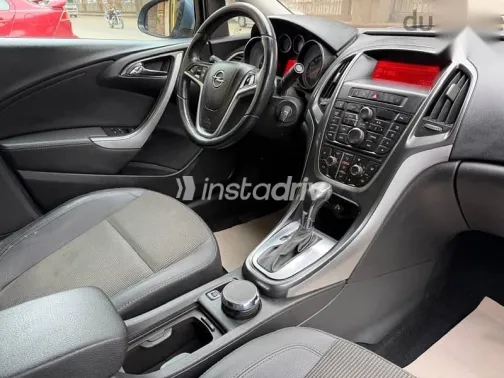 اوبل أسترا 2013 أزرق غامق مستعملة للبيع - 6