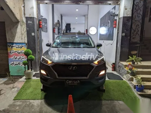 هيونداي توسان 2019 رمادي مستعملة للبيع - 2