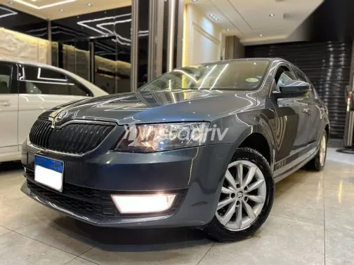 سكودا اوكتافيا 2015 رمادي مستعملة للبيع - 1