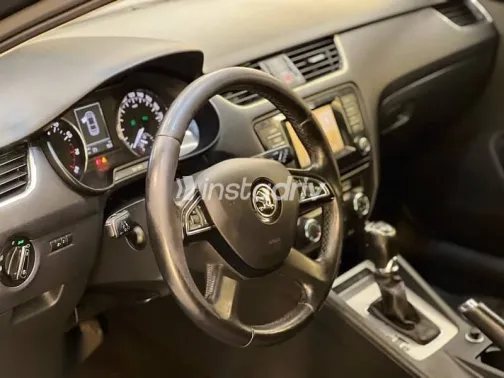 سكودا اوكتافيا 2015 رمادي مستعملة للبيع - 7