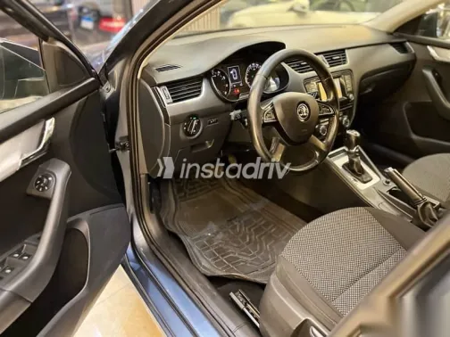 سكودا اوكتافيا 2015 رمادي مستعملة للبيع - 8