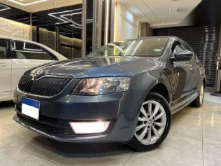 سكودا اوكتافيا 2015 رمادي مستعملة للبيع