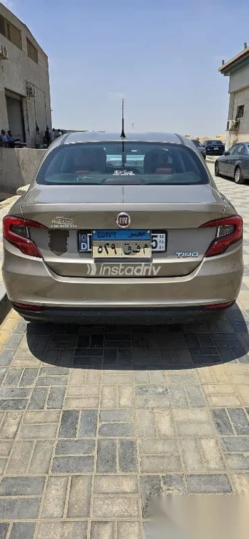 Fiat Tipo 2019 Gold Used for Sale - 4
