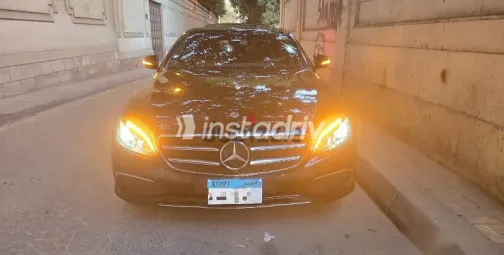 مرسيدس E 200 2020 أسود مستعملة للبيع - 2